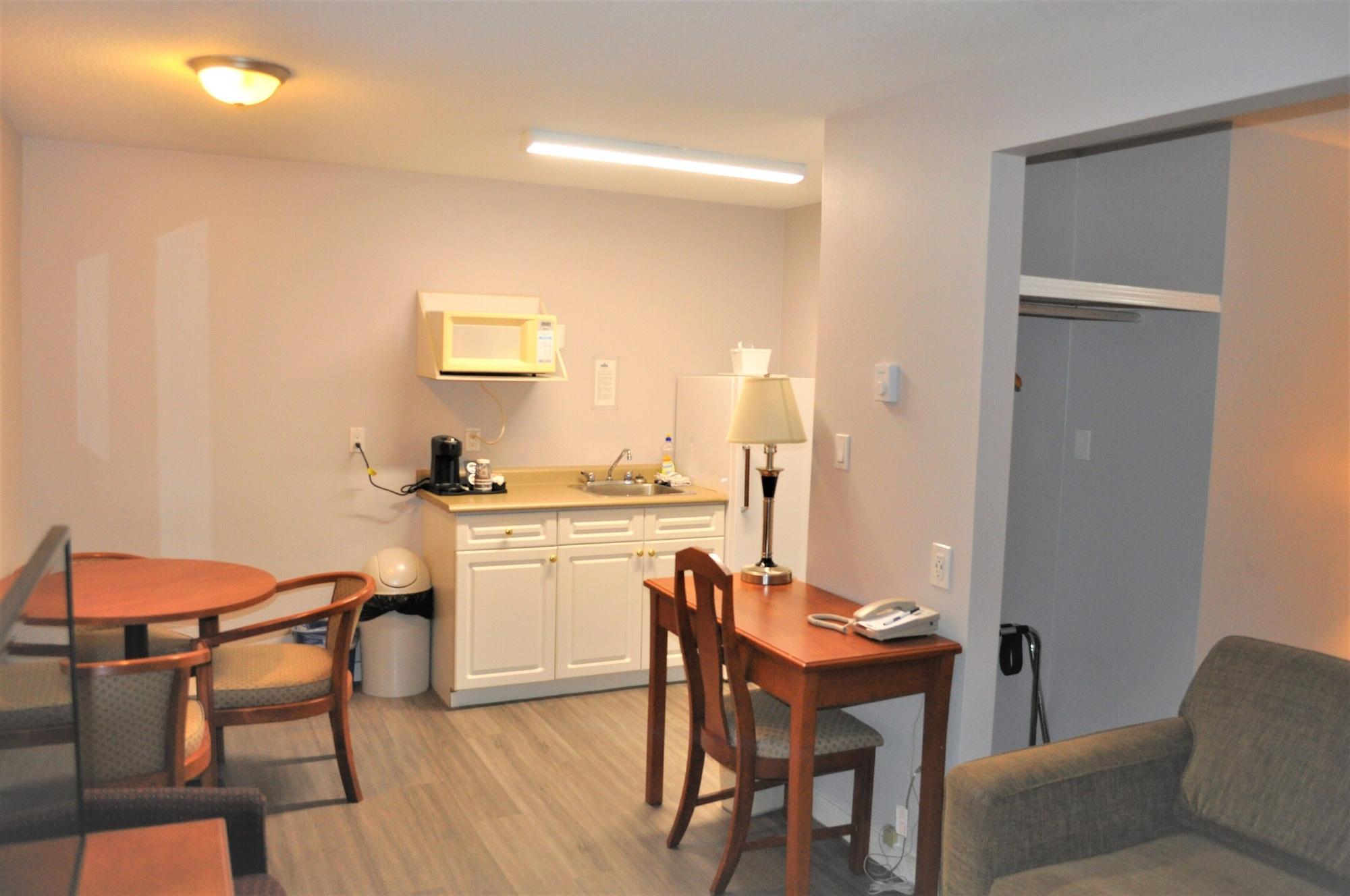 Travelodge By Wyndham Langley Extérieur photo