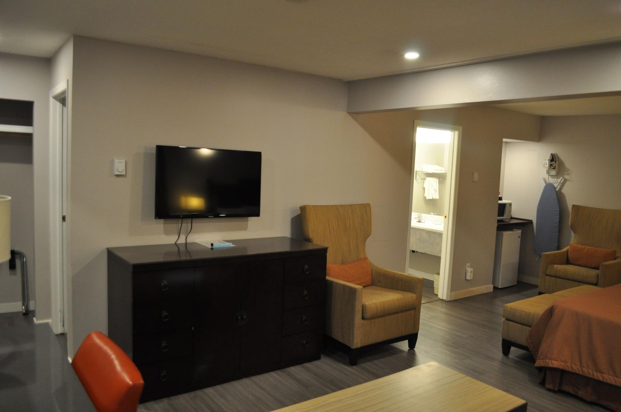 Travelodge By Wyndham Langley Extérieur photo