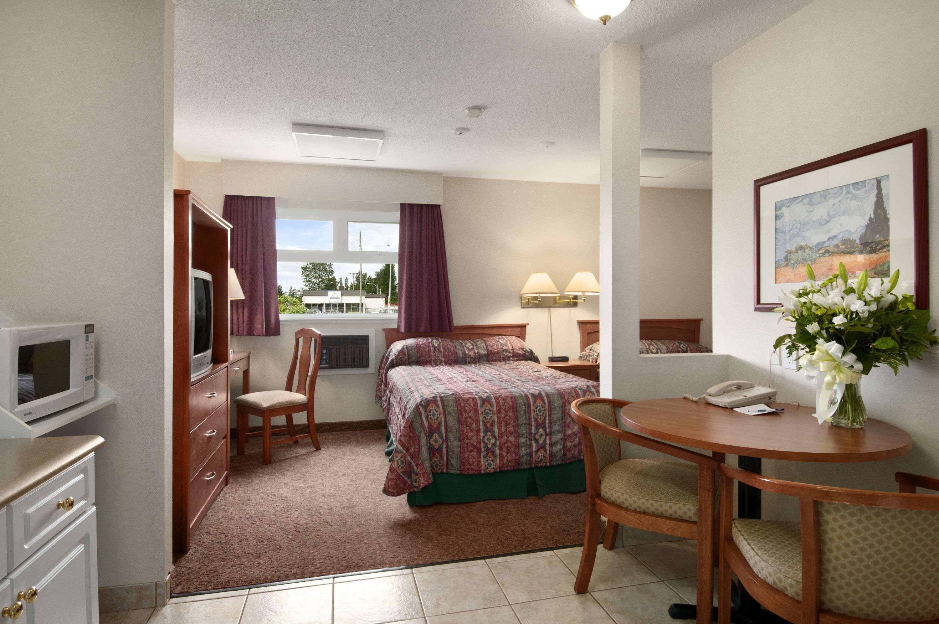 Travelodge By Wyndham Langley Extérieur photo
