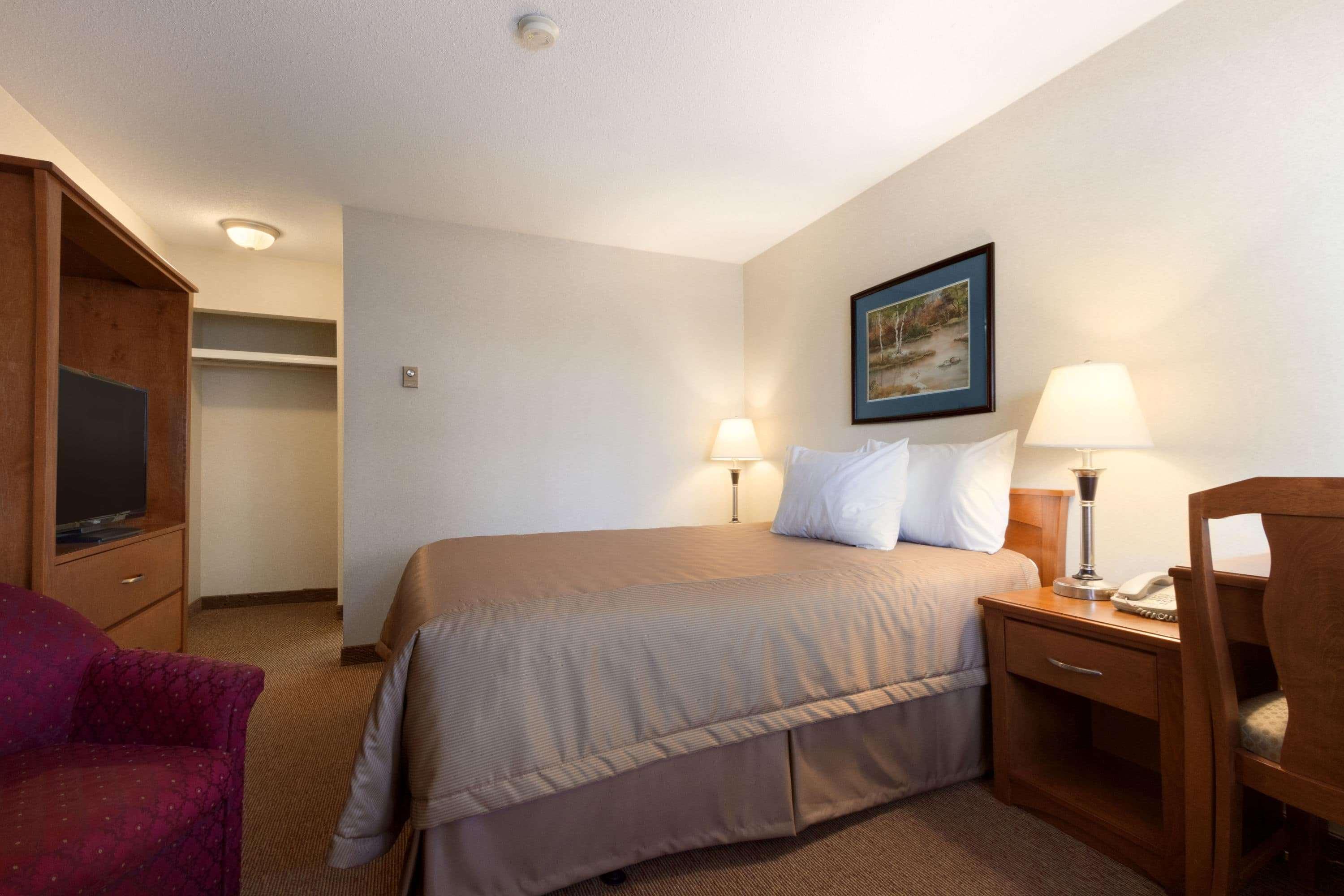 Travelodge By Wyndham Langley Extérieur photo