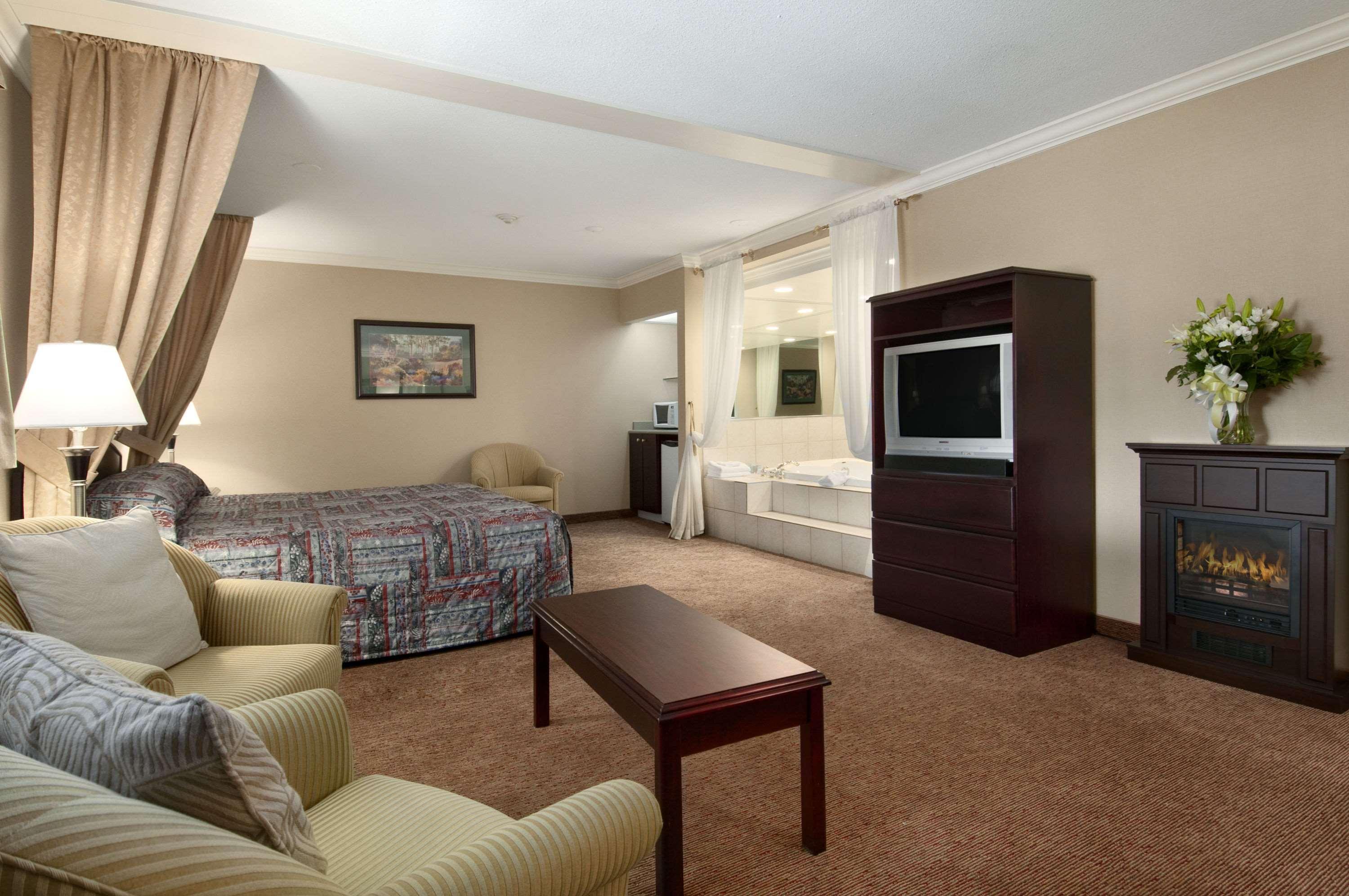 Travelodge By Wyndham Langley Extérieur photo