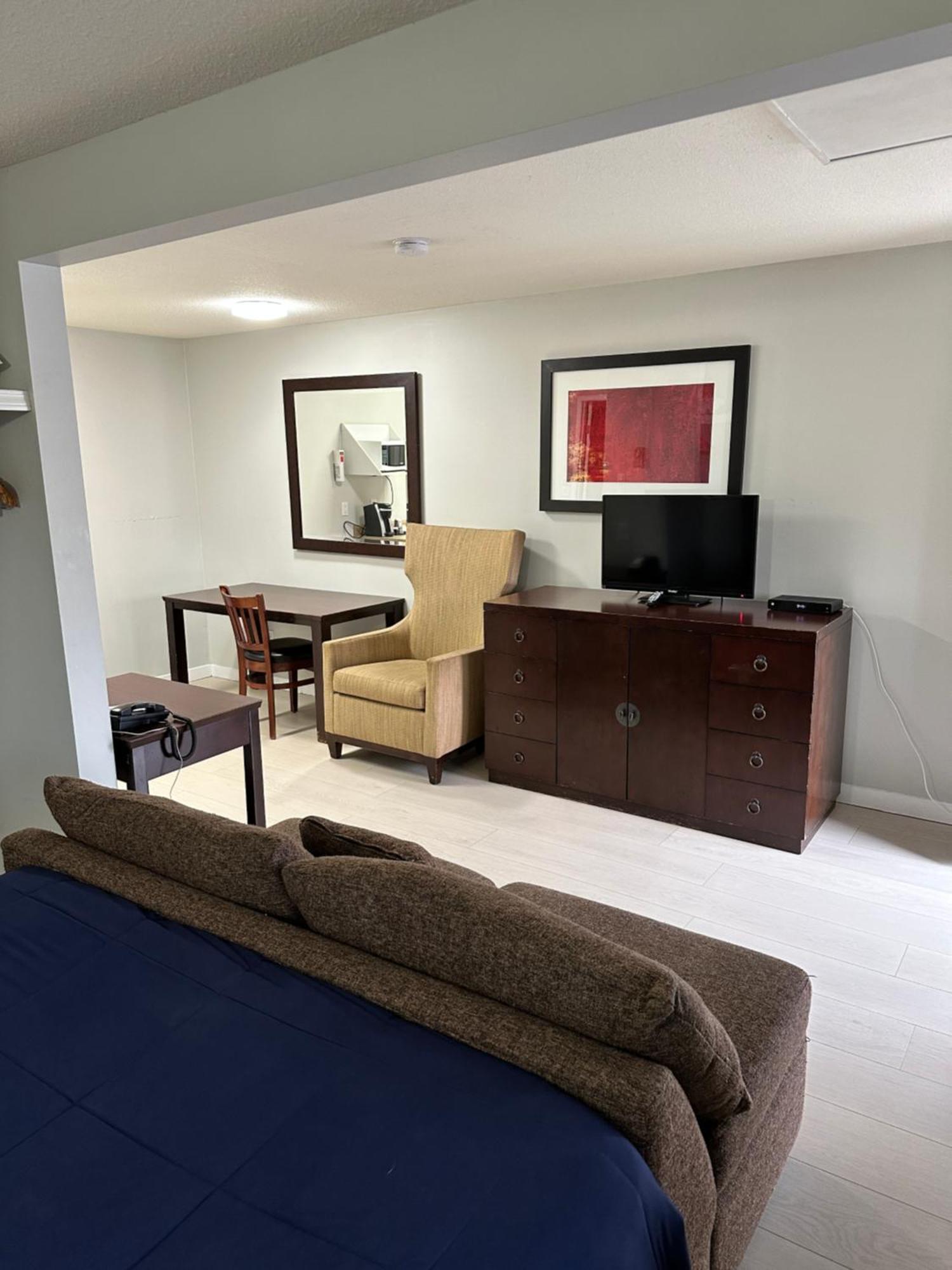 Travelodge By Wyndham Langley Extérieur photo
