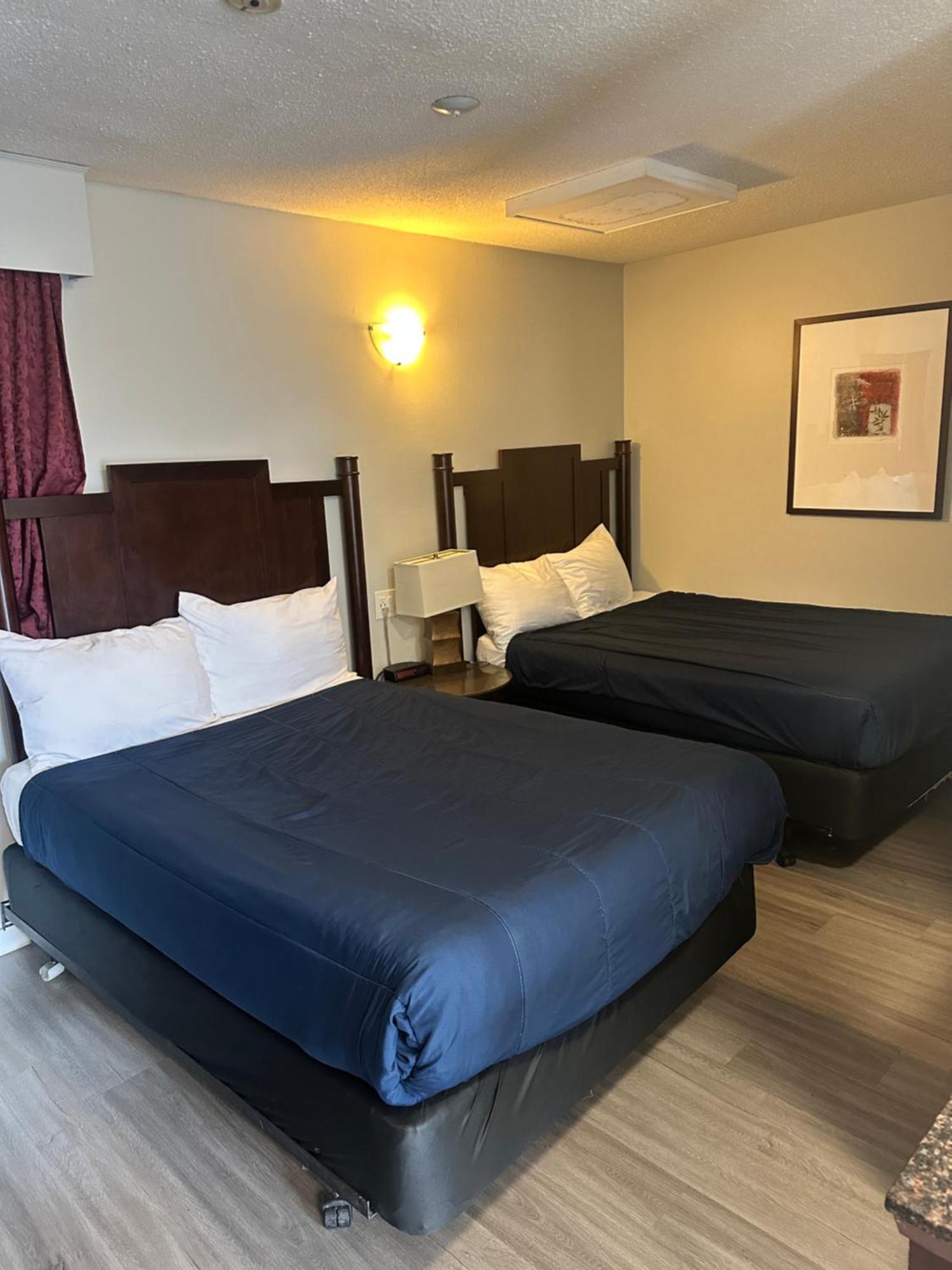 Travelodge By Wyndham Langley Extérieur photo