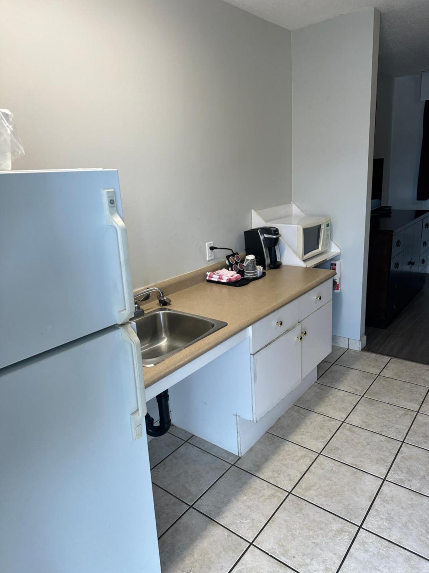 Travelodge By Wyndham Langley Extérieur photo