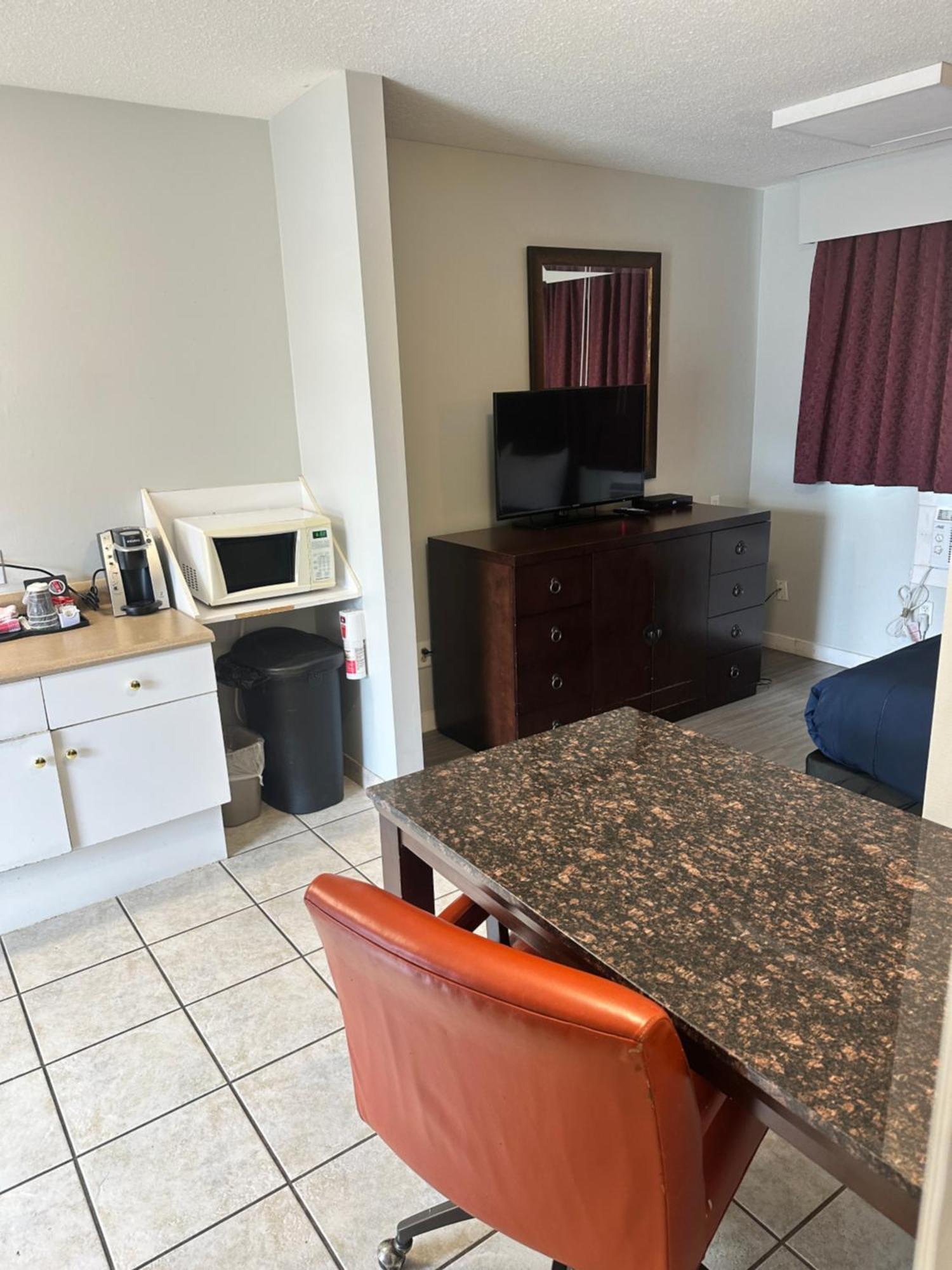 Travelodge By Wyndham Langley Extérieur photo