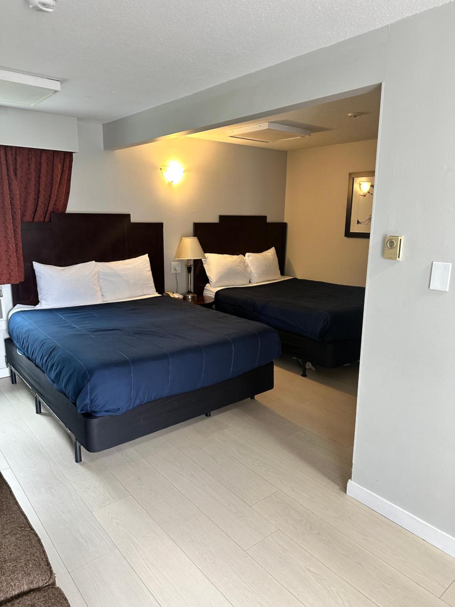 Travelodge By Wyndham Langley Extérieur photo