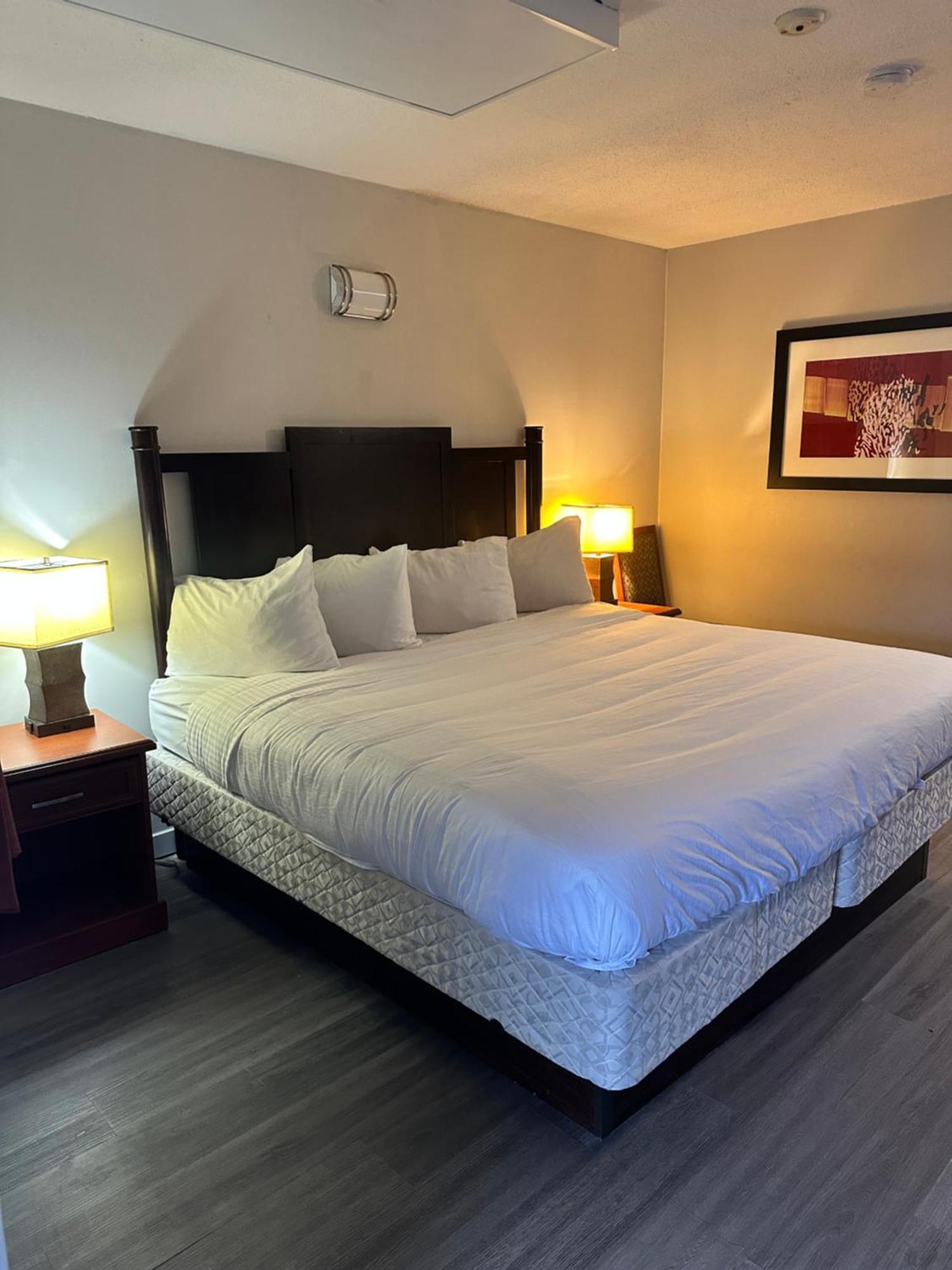 Travelodge By Wyndham Langley Extérieur photo