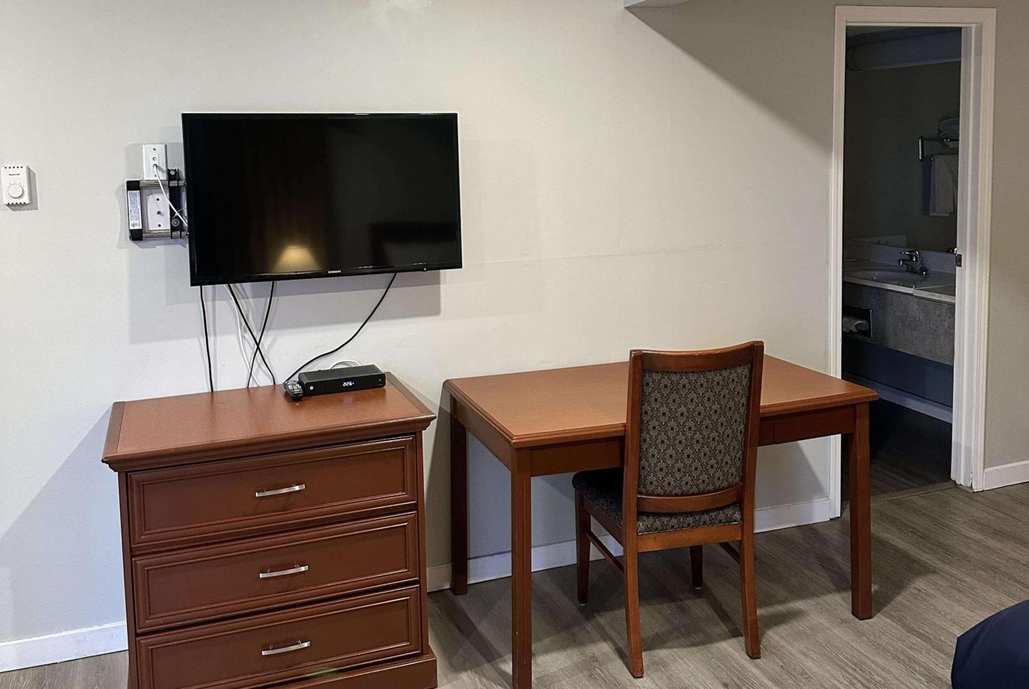 Travelodge By Wyndham Langley Extérieur photo