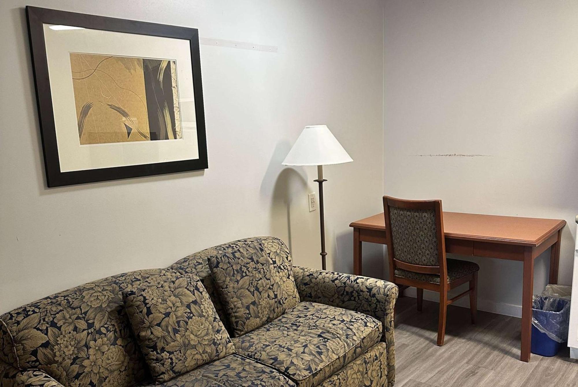 Travelodge By Wyndham Langley Extérieur photo