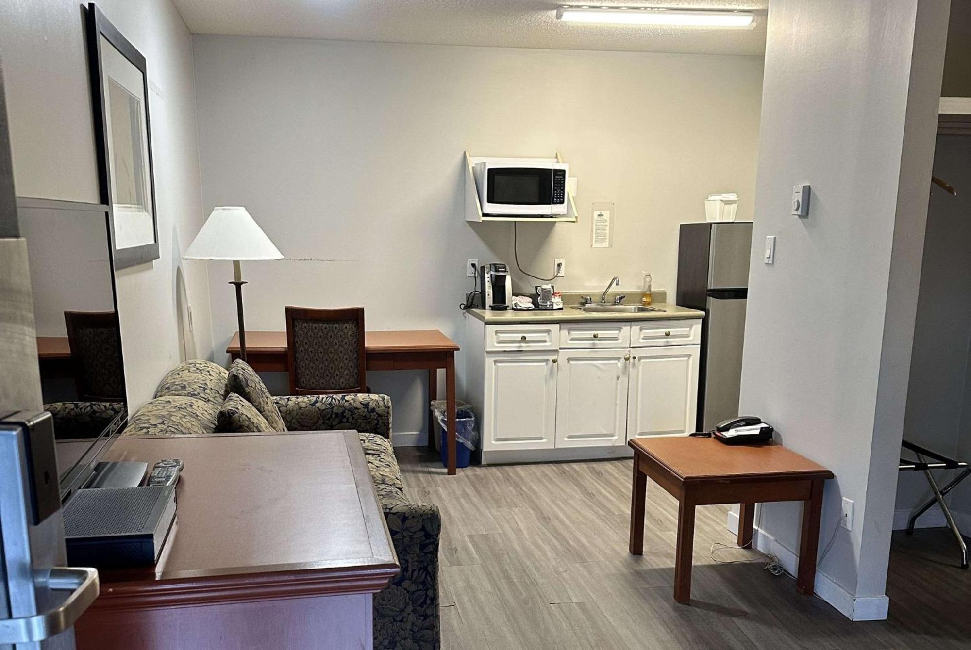 Travelodge By Wyndham Langley Extérieur photo