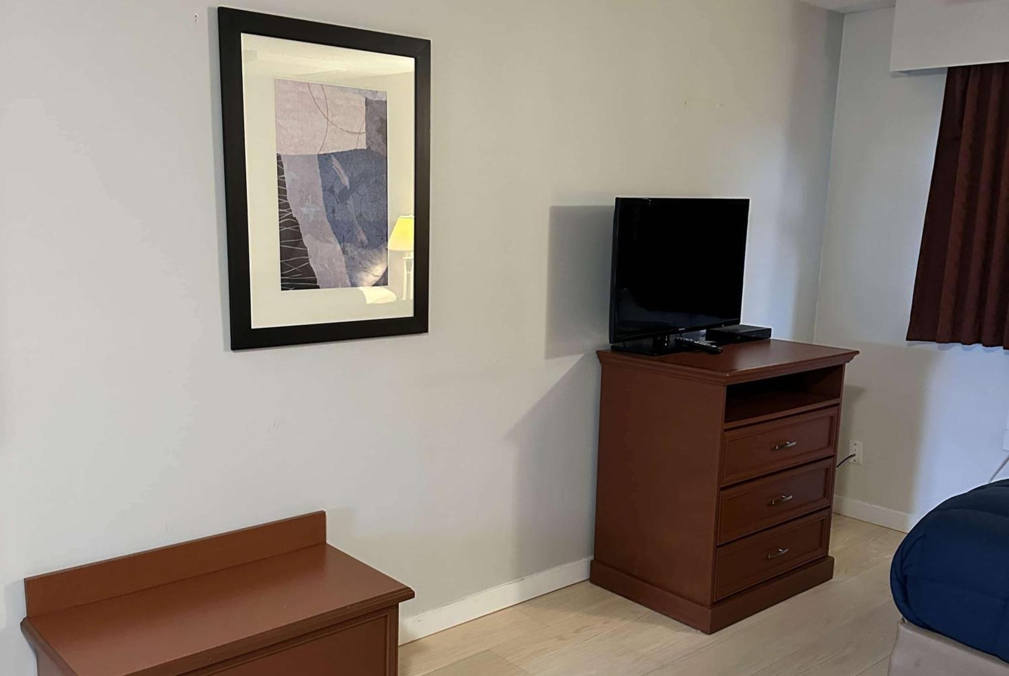 Travelodge By Wyndham Langley Extérieur photo