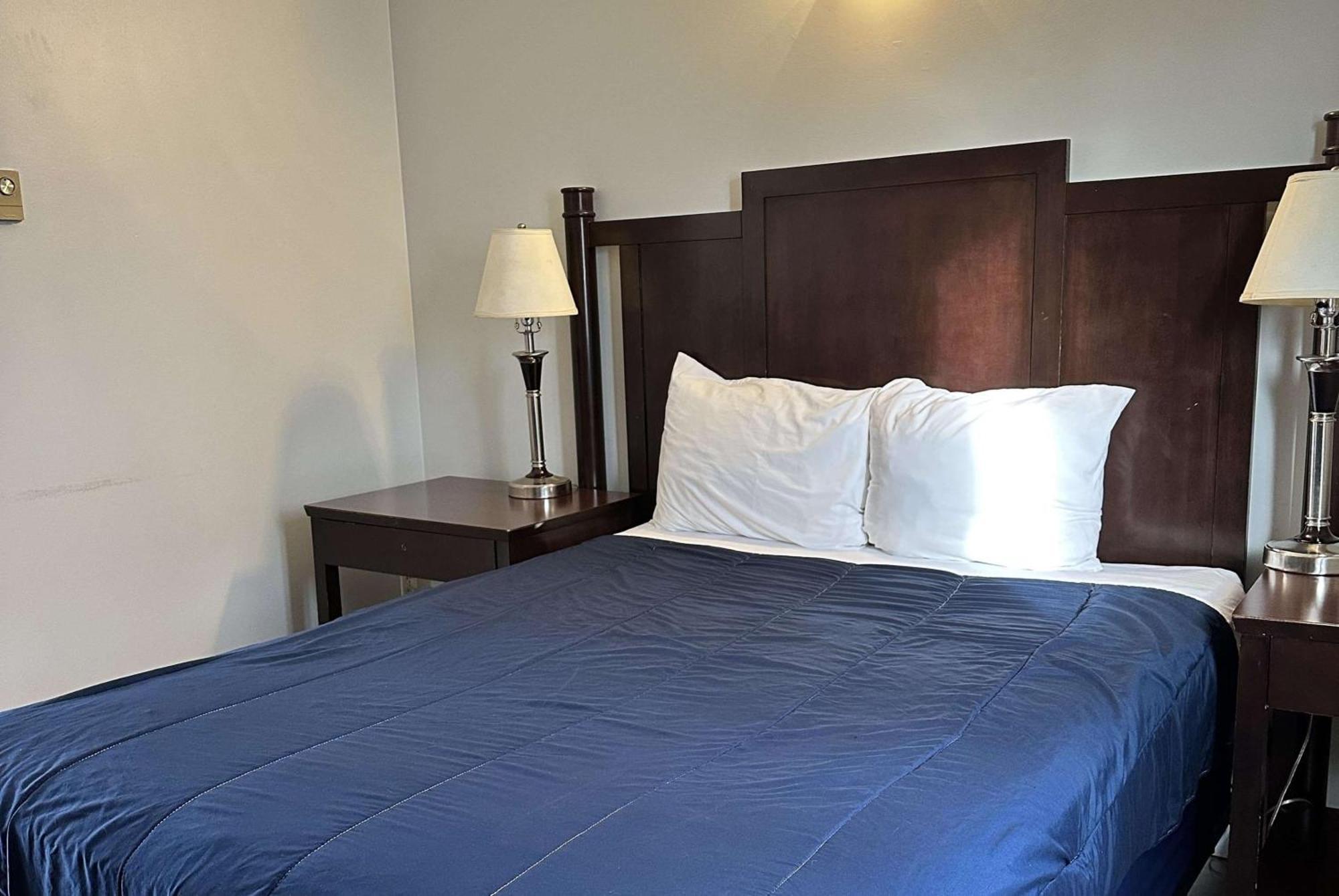 Travelodge By Wyndham Langley Extérieur photo