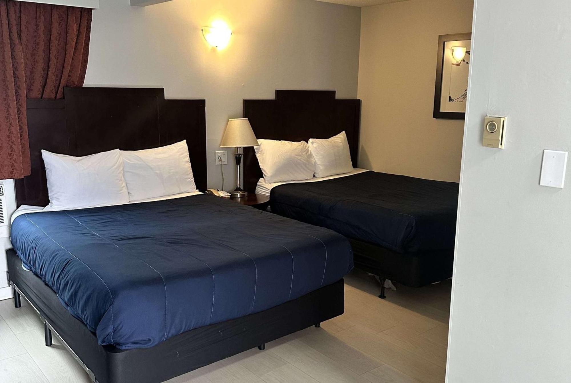 Travelodge By Wyndham Langley Extérieur photo