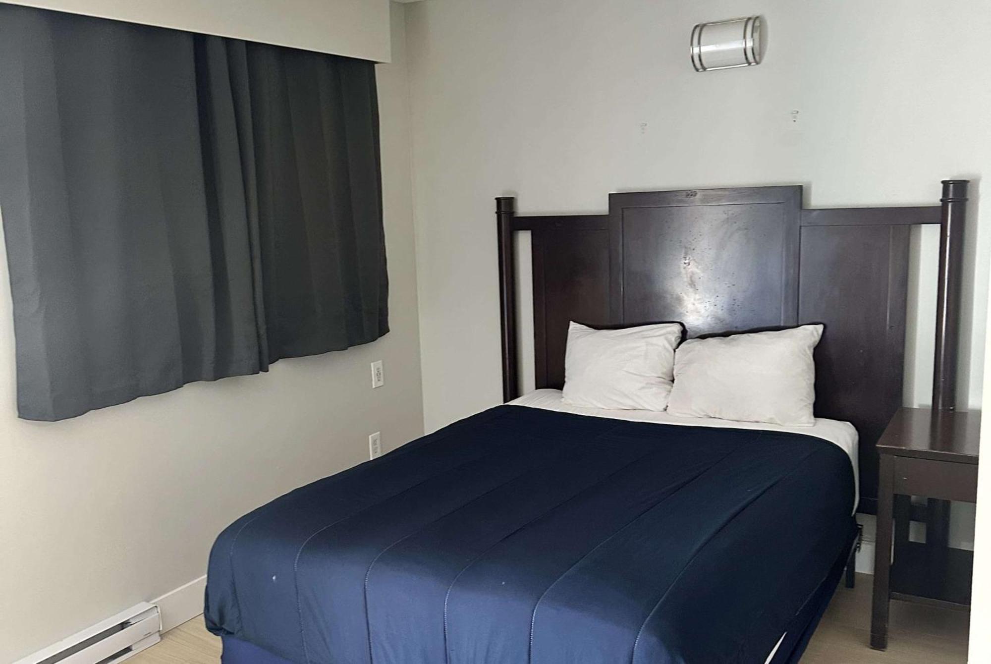 Travelodge By Wyndham Langley Extérieur photo