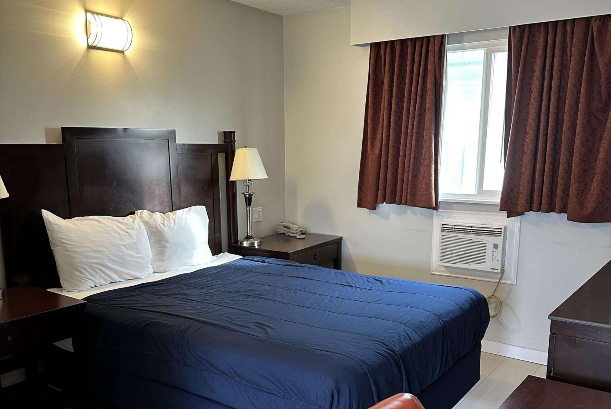 Travelodge By Wyndham Langley Extérieur photo