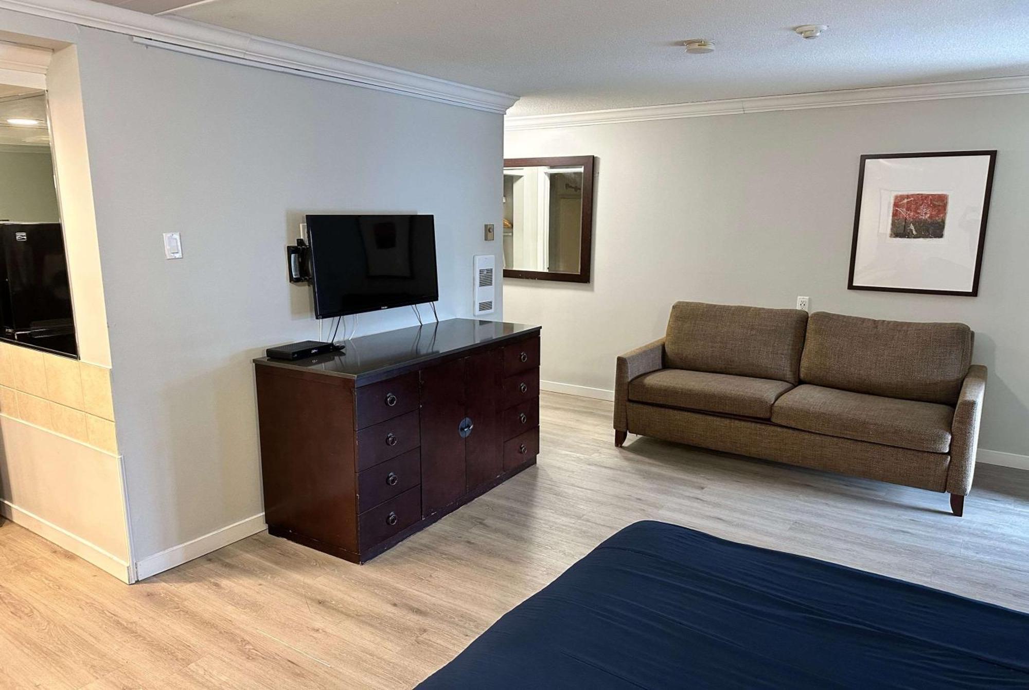 Travelodge By Wyndham Langley Extérieur photo