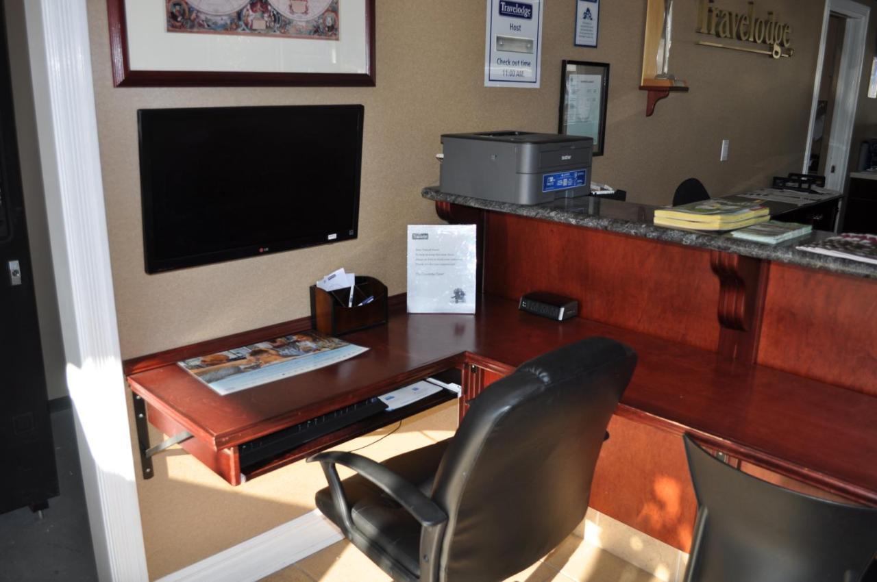 Travelodge By Wyndham Langley Extérieur photo